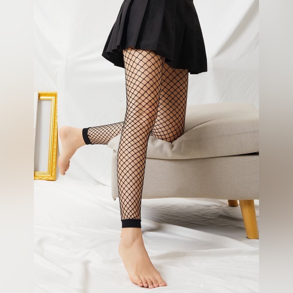 ๐๐๐๐ Fishnets in black Size Medium - Picture 4 of 9